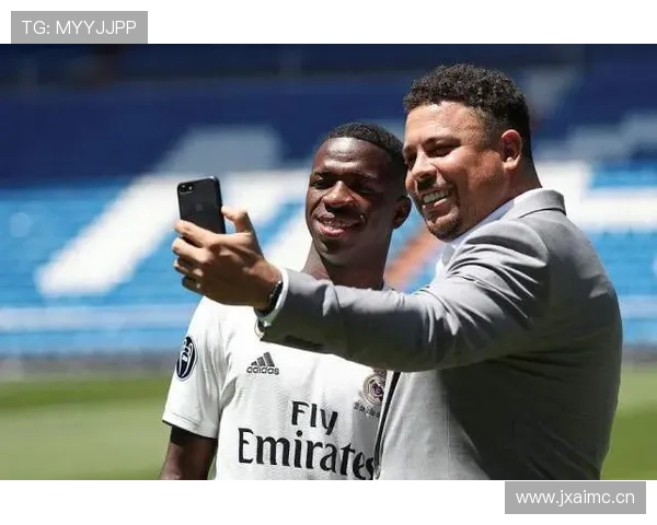 维尼修斯对比罗比尼奥:早期风格模板与后续发展的核心差异在哪? 维尼修斯对比罗比尼奥:早期风格模板与后续发展的核心差异在哪?