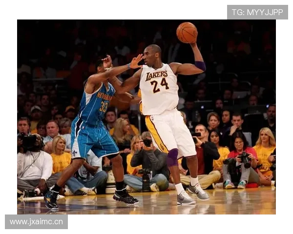 科比突破创造高效得分体系显著拉开队内隔阂